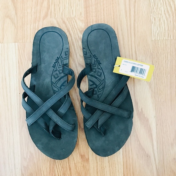 olowahu teva slippers